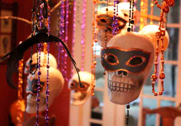 chandelier-closeup-of-skull